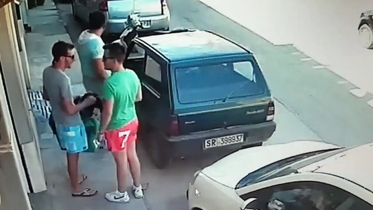 ¡Saca su coche del aparcamiento sin arrancar!