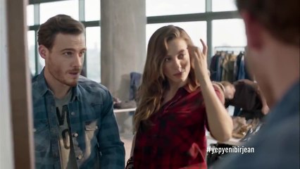 Video herunterladen: Mavi Serenay Sarıkaya & Kerem Bürsin Reklamı