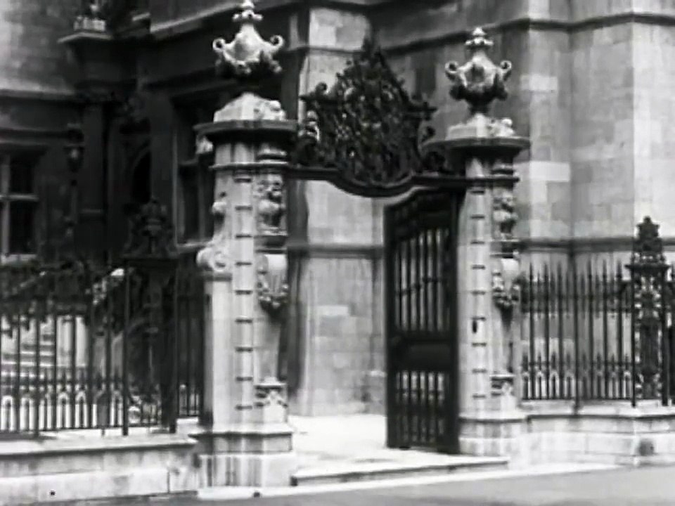 1919 - Seeing Sights in London - Historic Travel Documentary