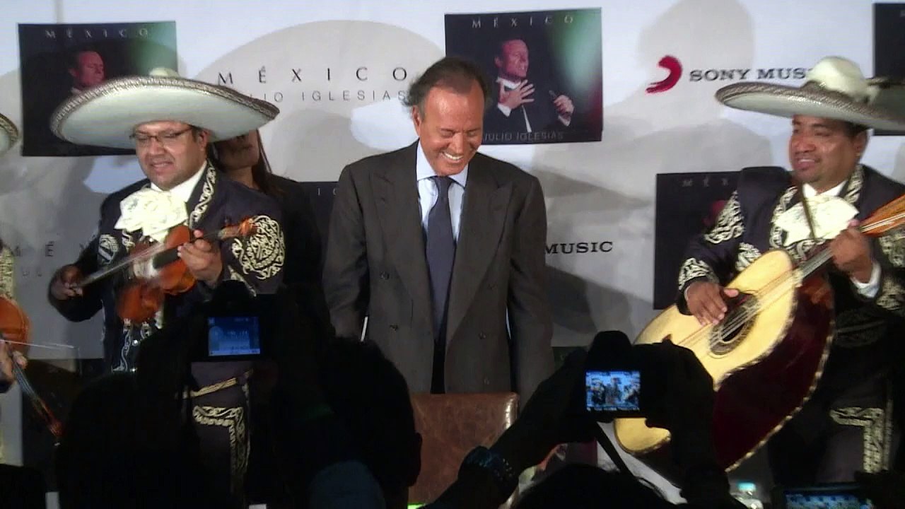 Julio Iglesias se despide de los estudios de grabación