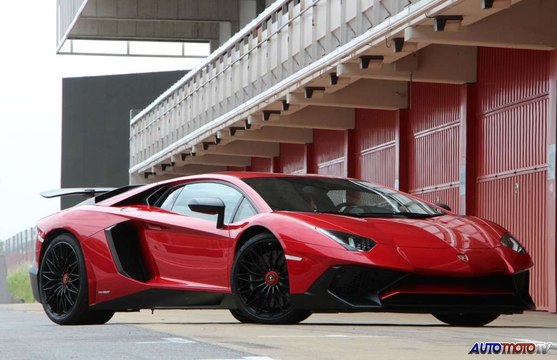 2016 Lamborghini Aventador LP750-4 Superveloce: Review & Test Drive