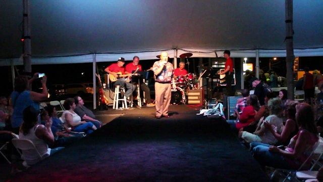 Danny McCorkle & the Katz sing 'All Shook Up' Elvis Week 2015