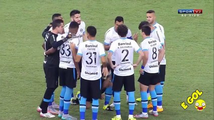 Douglas pisse sur la pelouse avant Fluminense - Grêmio