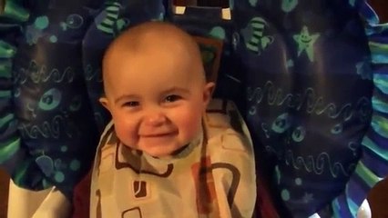 Мальчик плачет как взрослый пока ему поет мама!