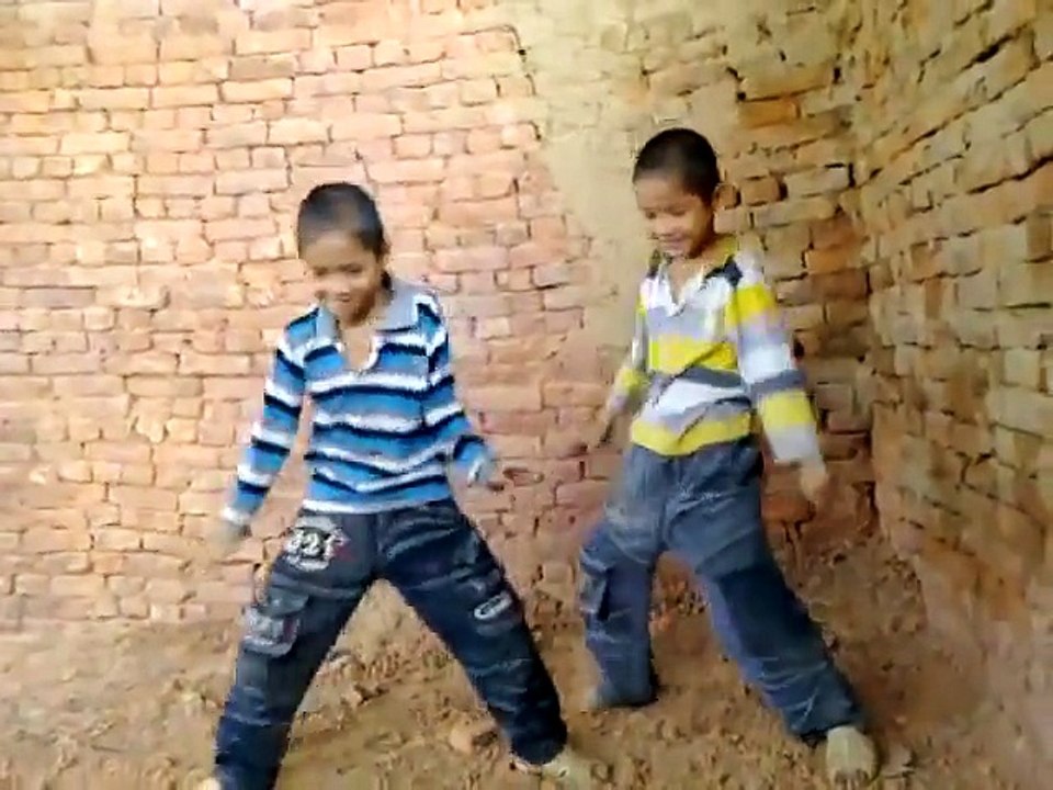 2 thanh niên trẻ quẩy tung lò gạch =))