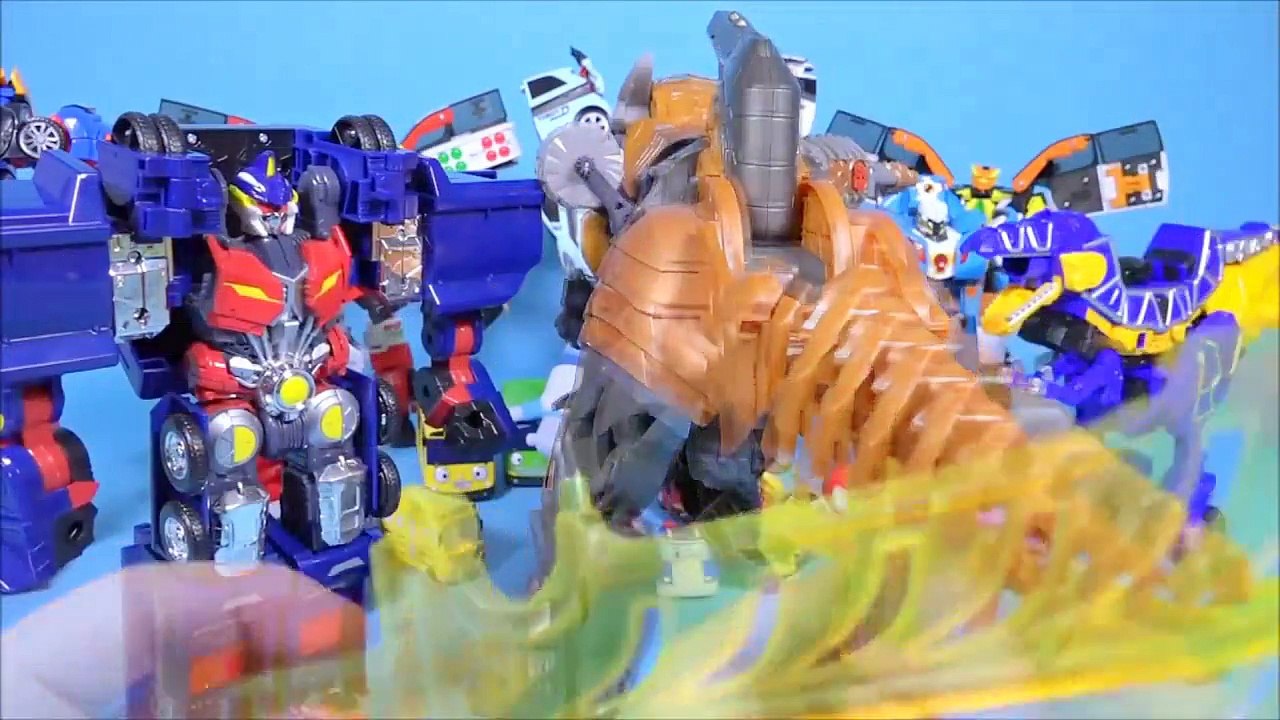 Bonjour la voiture robot transformateur de la Figure, du casino, de l'aéroport, ou un robot jouet Transformers GRIMLOCK & Carbot Tobot