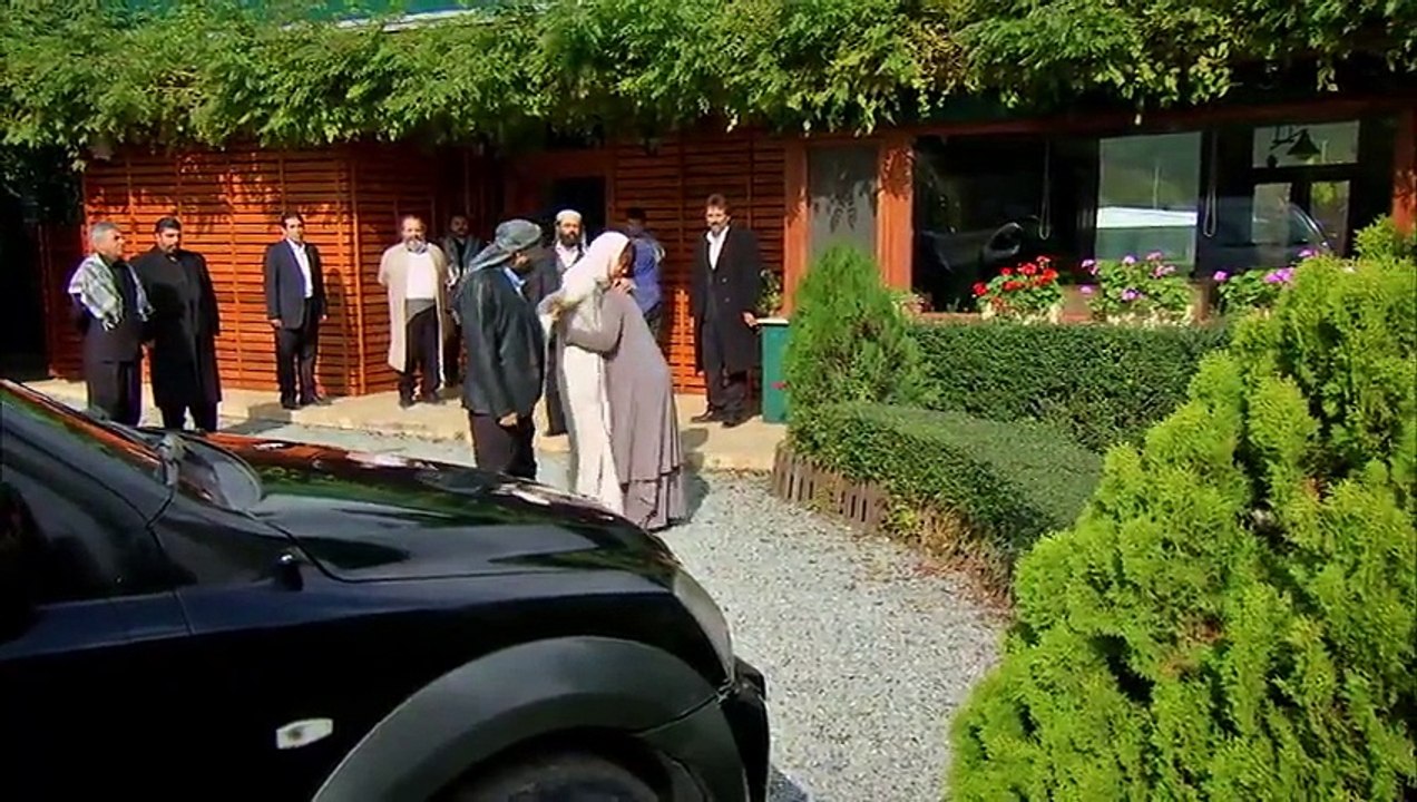 مسلسل زهرة القصر الجزء الثالث الحلقة 33 مدبلجة...