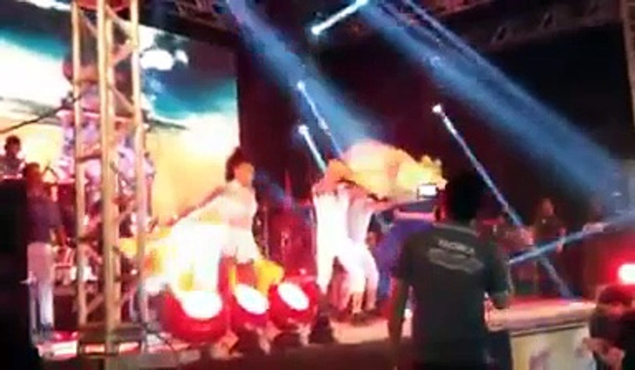 Cantora grita Joelma Calypso durante show