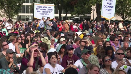 Thousands of climate activists listen to Pope speech in Congress