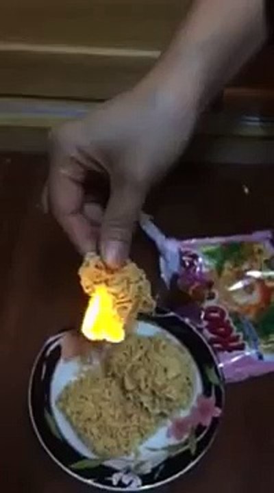 Mỳ Tôm Hảo Hảo Trung Quốc Đốt Cháy Như Giấy