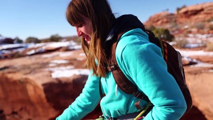 Boyfriend pushes Girlfriend off cliff - Insane Rope Swing