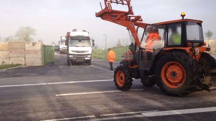 Deux camions ressortent du site GDE