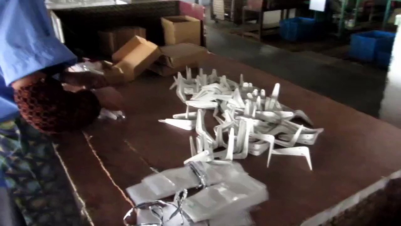 China Sourcing and Import Purchasing Agent: Brackets Shelves / Production 3