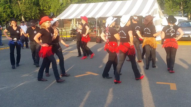 Big Blue Note par le Levis Country Line Dance en démo