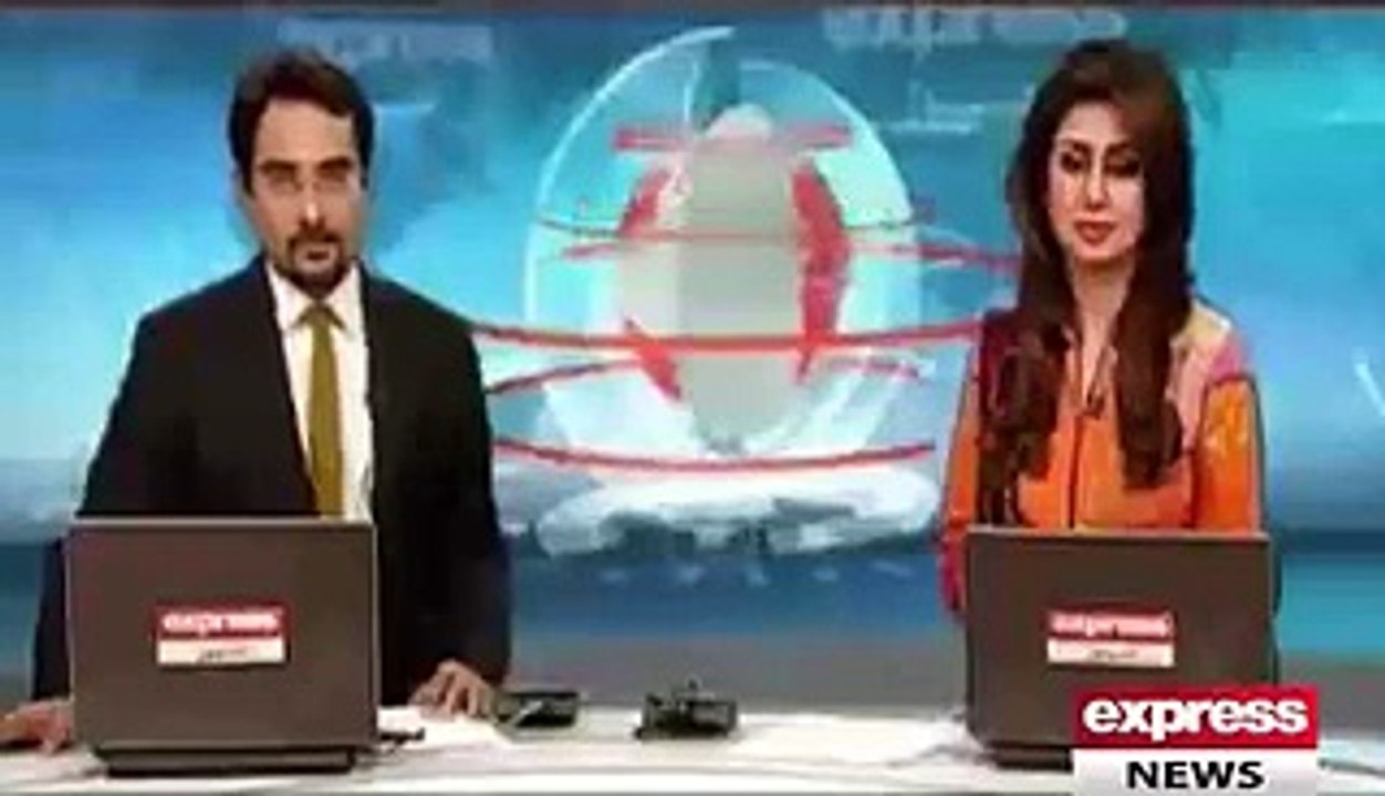 Stage drama actress laila and meera fighting, meera left the show. لیلٰی اور میرا کے درمیان جنگ -