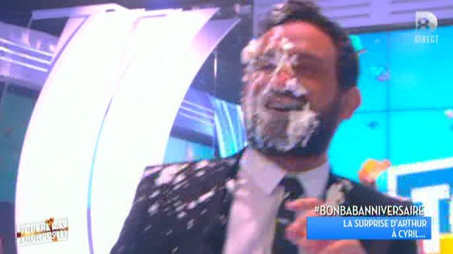 Cyril Hanouna entarté pour son anniversaire - ZAPPING PEOPLE DU 25/09/2015