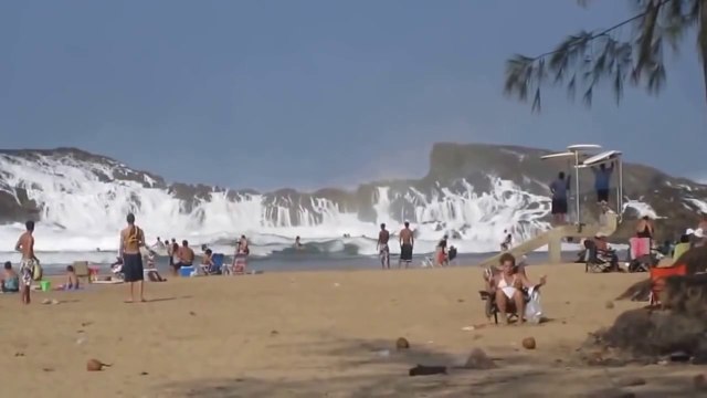Огромная волна накрыла отдыхающих!прикол ! Prank ! FANNY VIDEO 2015! how to