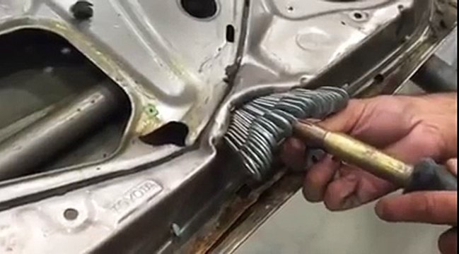 Outil miraculeux pour redresser la taule enfoncée sur certaines parties de voitures....