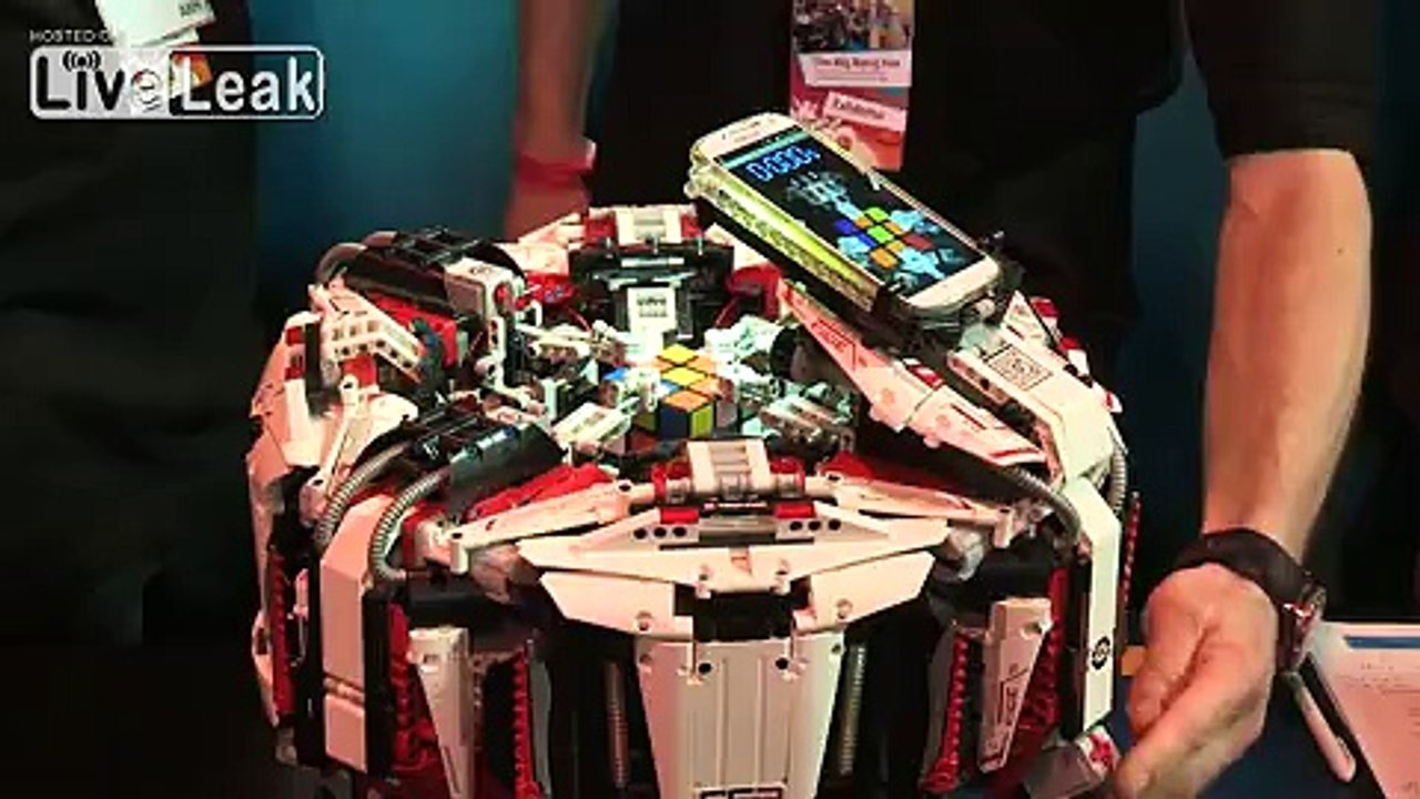 Cubestormer 3 - New Guiness World Record for Rubiks Cube...