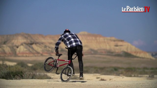 Le champion du monde de BMX danse avec son vélo sur les 4 saisons