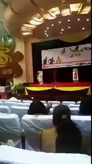 sidiki diabate Dance Avec Une belle Jolie Fille concert