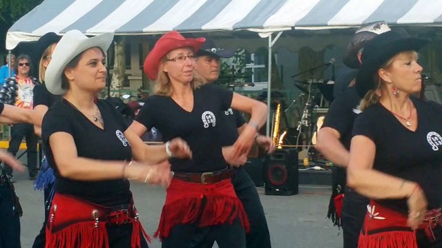 Moi j'aime la country par le Levis Country Line Dance en démo