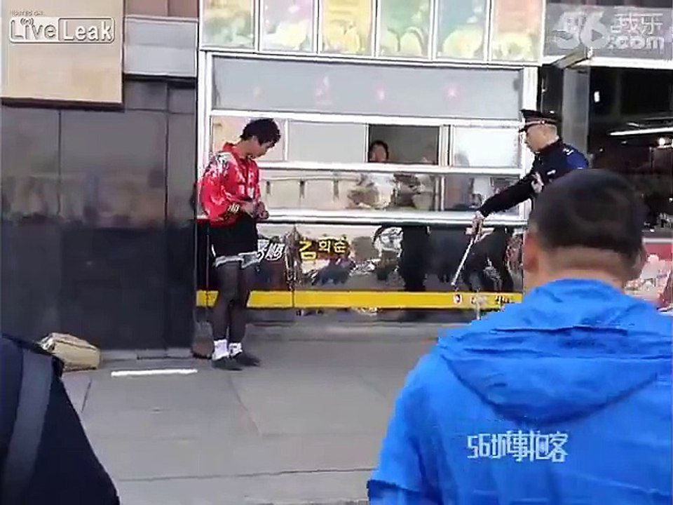 Guy threatened and expelled by police from public for cross dressing