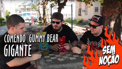 Comendo Gummy Bear GIGANTE
