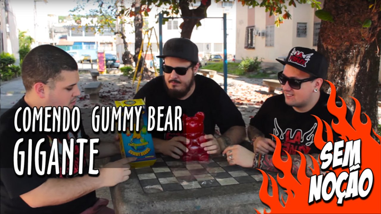 Comendo Gummy Bear GIGANTE