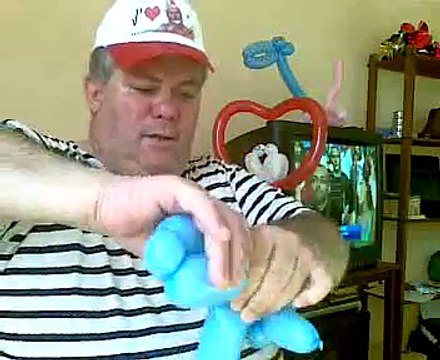 un chat trés bizard, amusez vous à créer des sculptures de ballons: clown cassou d'ABC hôpitaux