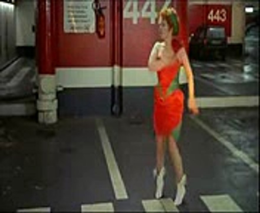 josiane-balasko-en-majorette-vid-o-dailymotion