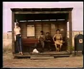 Julian McMahon - Pub Levis