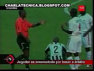 Cleberson embrasse l’arbitre