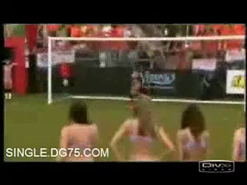 Séance de pénaltys en bikini