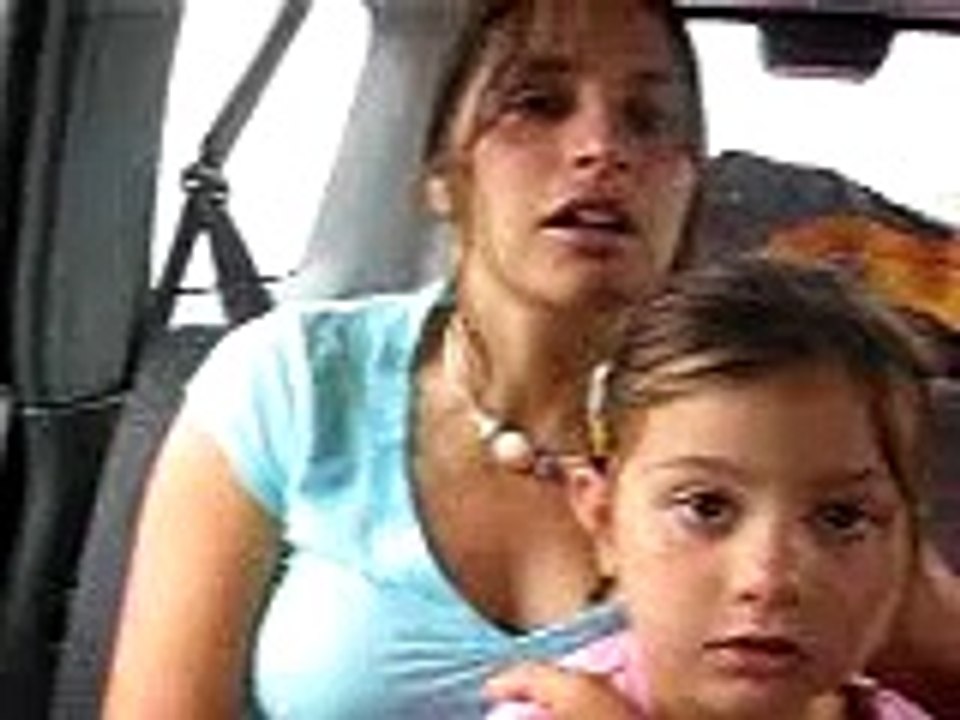 A 7ans il conduit une voiture !