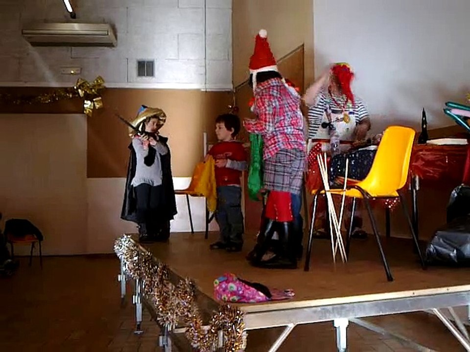 les enfants en scène "magie par le clown cassou"