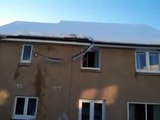 Comment déneiger son toit !