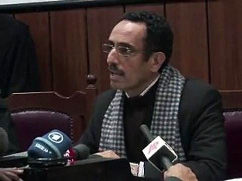 Libye: Kadhafi affirme que tout est calme , les insurgés s'organisent