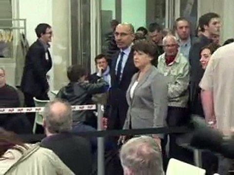 Cantonales: l'UMP menacée par le FN, la gauche revigorée