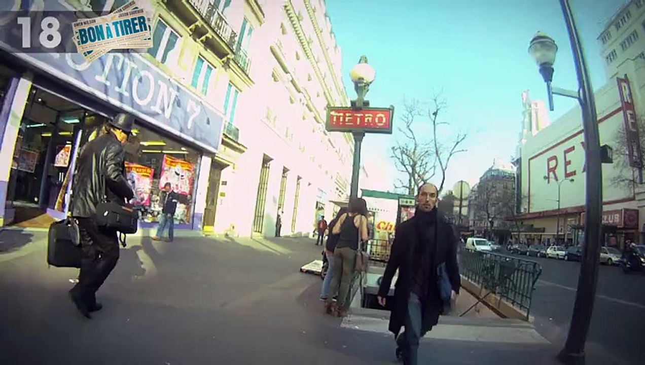 Elle place une caméra cachée sur son décolleté