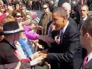 Le président Obama ovationné pour sa visite en Irlande "à la maison"