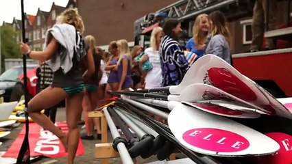 Elles défilent en maillot de bain sur les canaux d'Amsterdam !