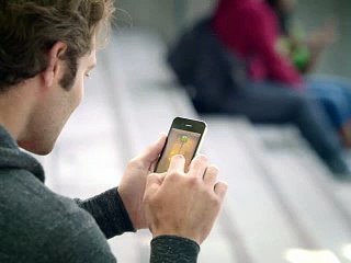 Steve Jobs sur scène pour vanter l'iCloud, la nouvelle grande idée d'Apple