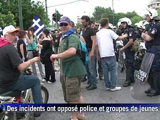 Grèce: Papandreou va remanier le gouvernement après les manifestations