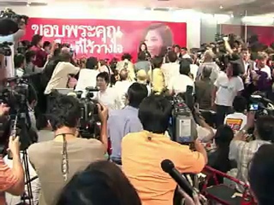 Thaïlande: l'opposition remporte les élections, la soeur de Thaksin à la tête du pays