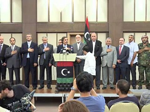 Libye: Kadhafi se manifeste, le gouvernement rebelle installé à Tripoli