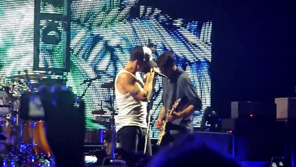 Red Hot Chili Peppers - Under the Bridge Live in Berlin,O2 World 04/12/2011