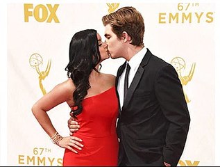 Ariel Winter Stuns, Kisses Boyfriend at Emmys 2015 Post-Surgery