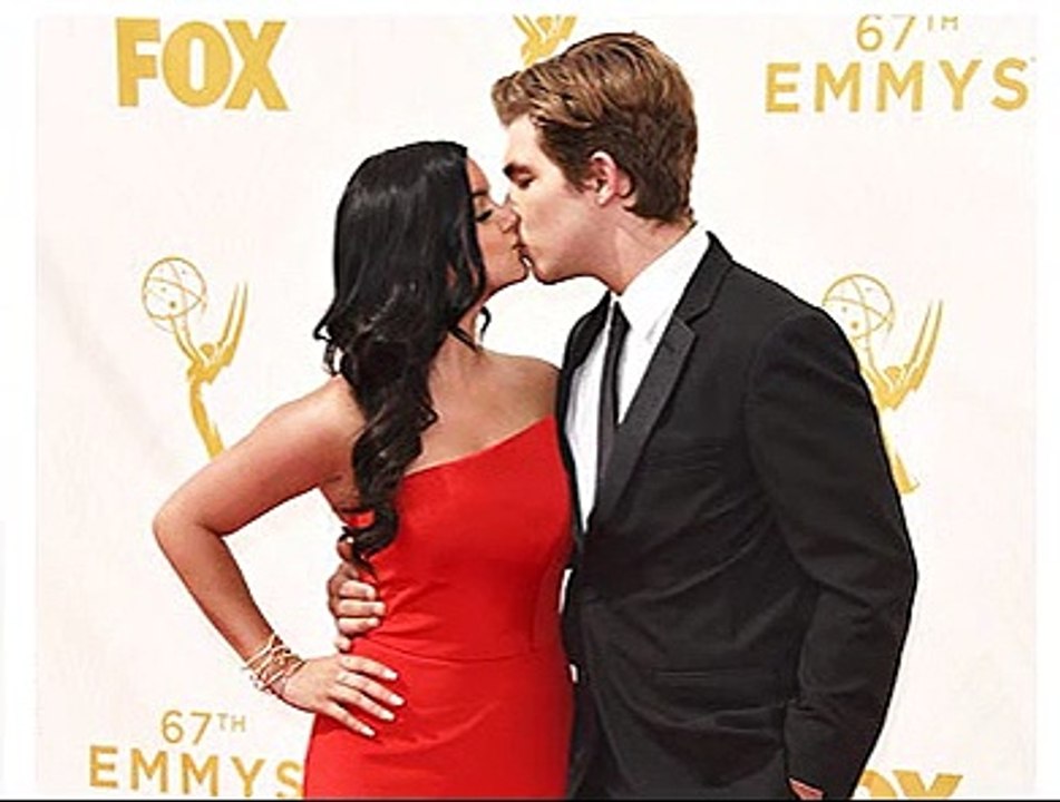 Ariel Winter Stuns, Kisses Boyfriend at Emmys 2015 Post-Surgery