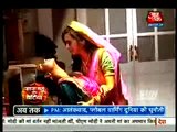 Lakshya ko Chudvane ke liye Ragini ne kiya Apni hi Maa ko Kidnep aur Swara ko kiya Blackmail - 28 september 2015 - Swaragini
